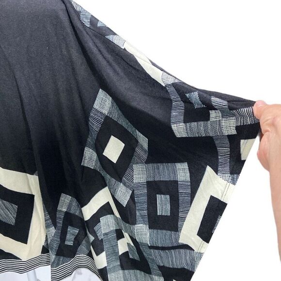 Arielle Cowl Neck Poncho Black Cream Geometric NWT $72 One Size Fits All - Picture 3 of 6